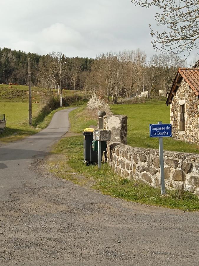 Gites De La Berthe Lantriac Exterior foto